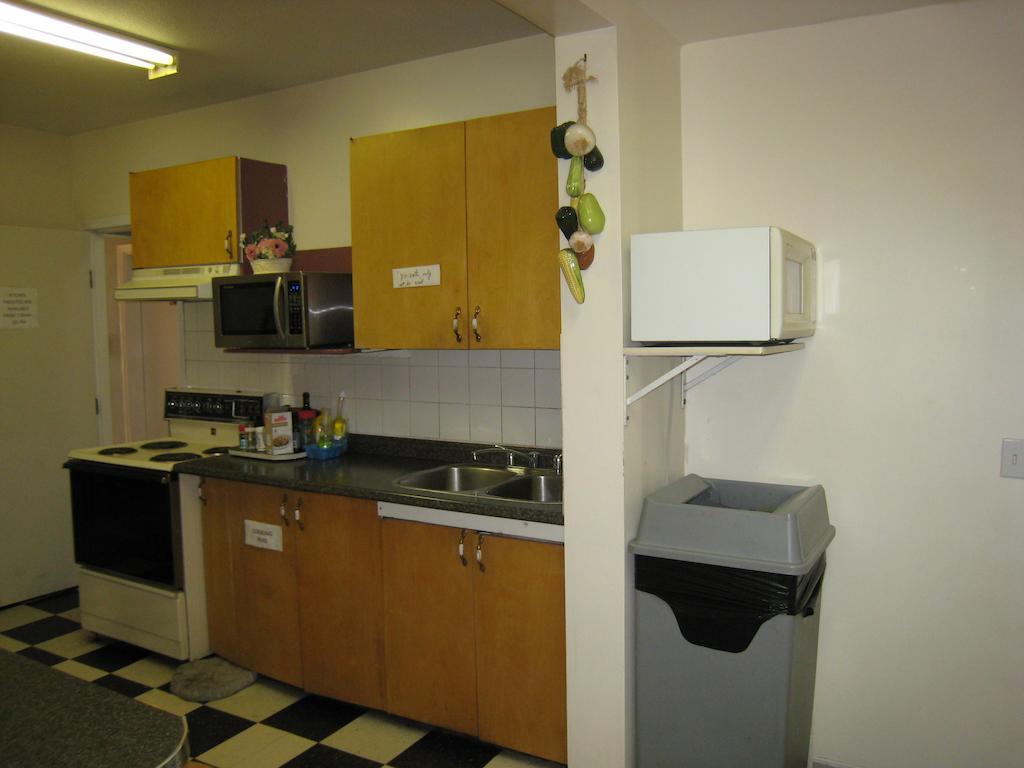 Kelowna Okanagan Lake Hostel Экстерьер фото