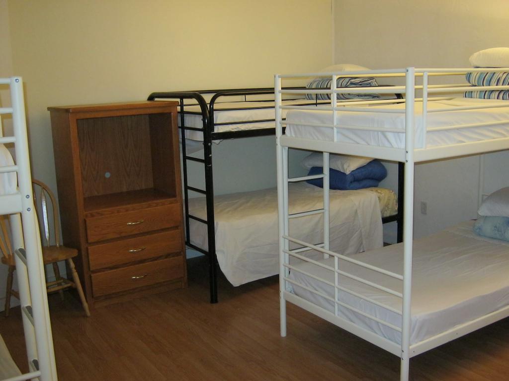 Kelowna Okanagan Lake Hostel Номер фото
