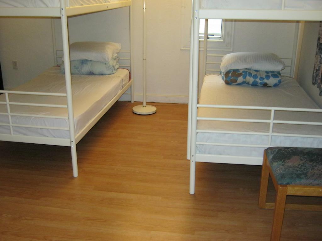 Kelowna Okanagan Lake Hostel Экстерьер фото