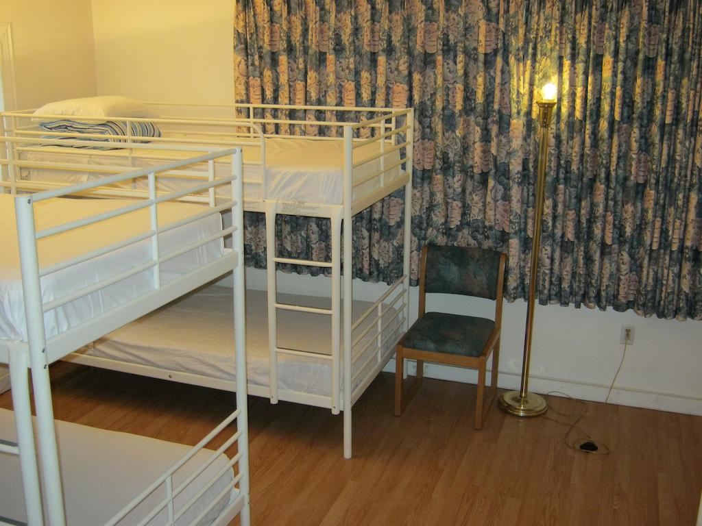 Kelowna Okanagan Lake Hostel Экстерьер фото