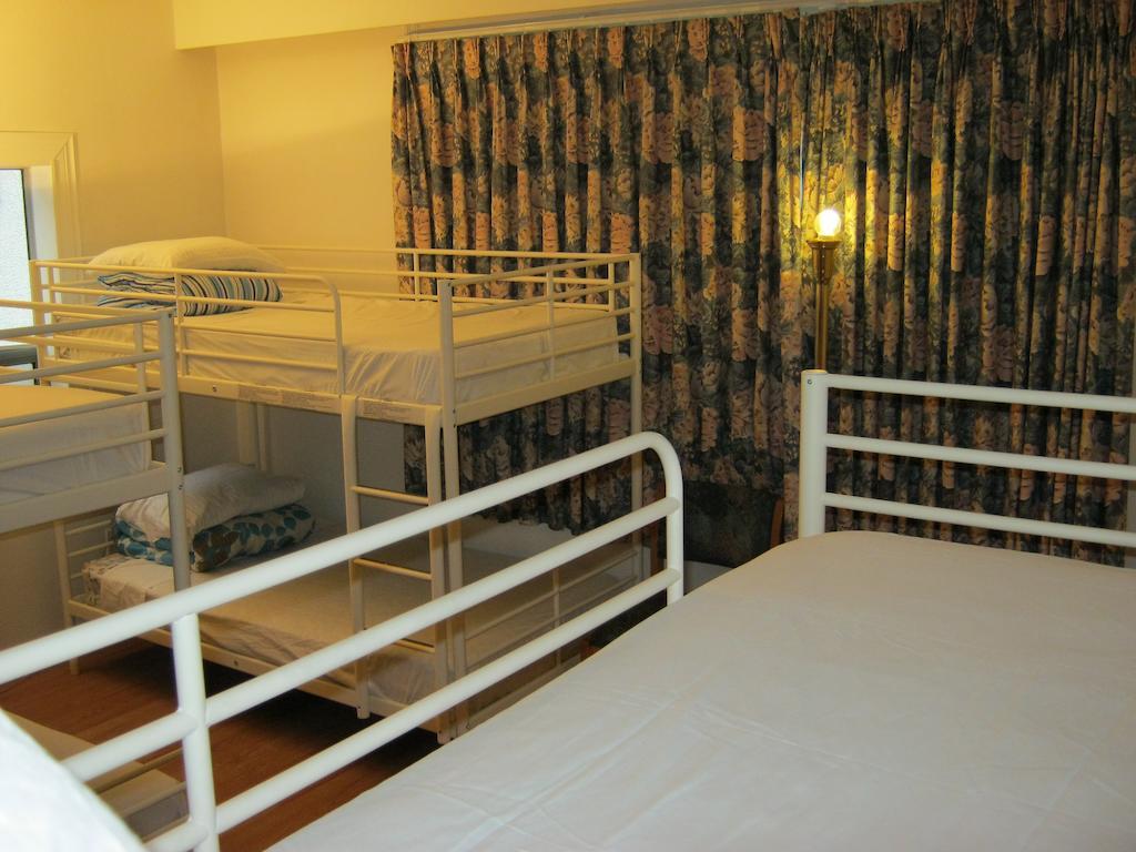 Kelowna Okanagan Lake Hostel Номер фото