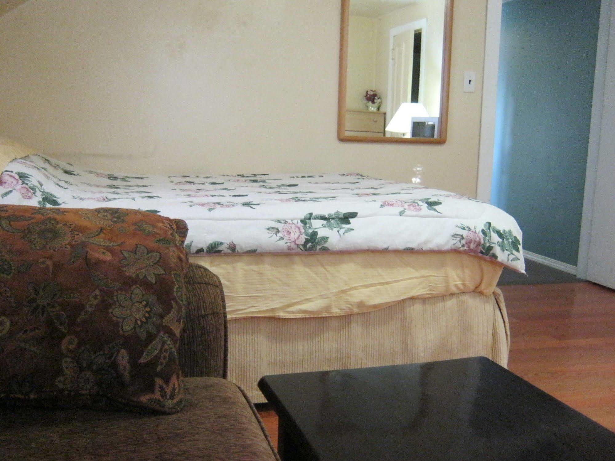 Kelowna Okanagan Lake Hostel Экстерьер фото