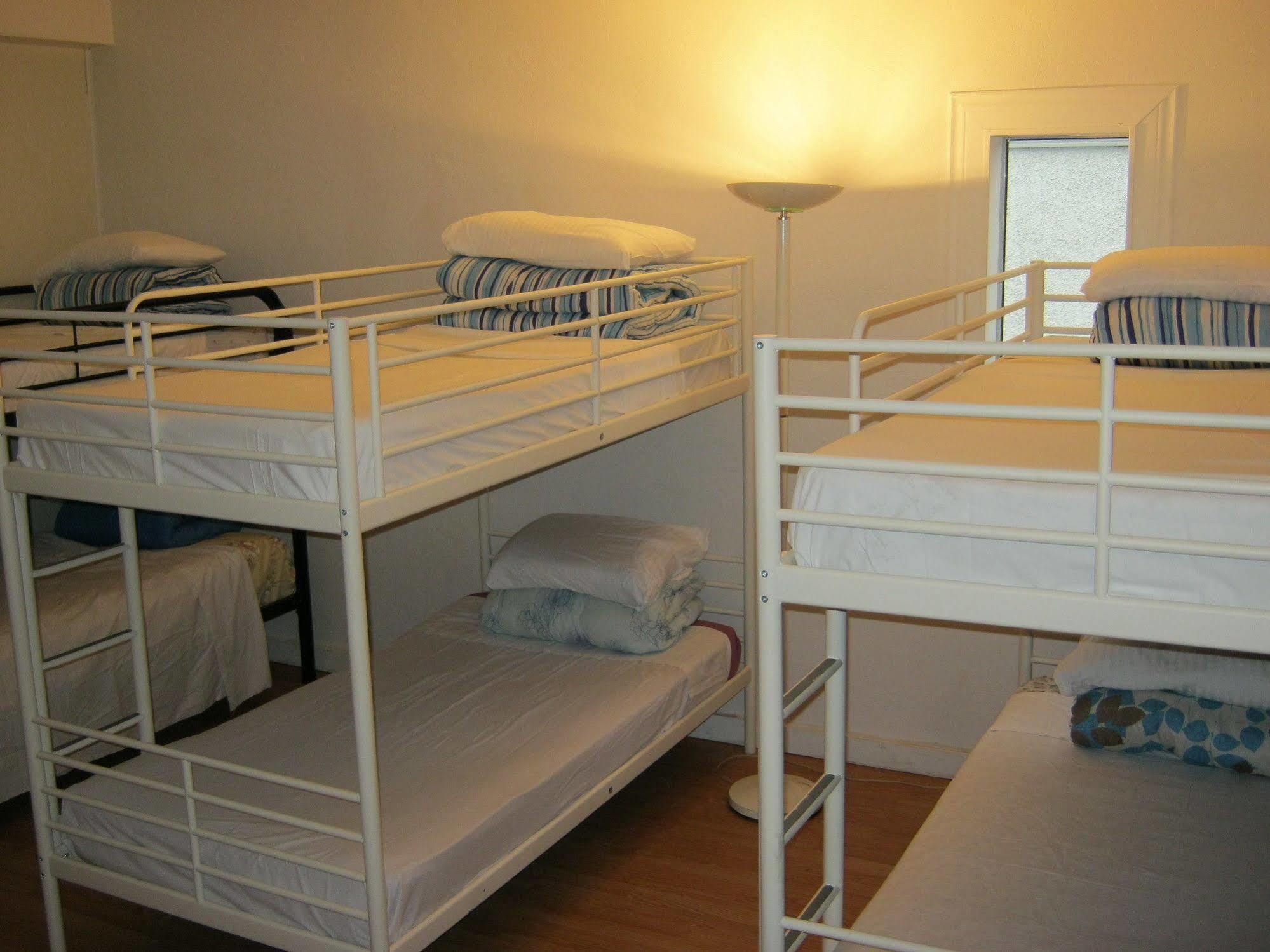 Kelowna Okanagan Lake Hostel Экстерьер фото