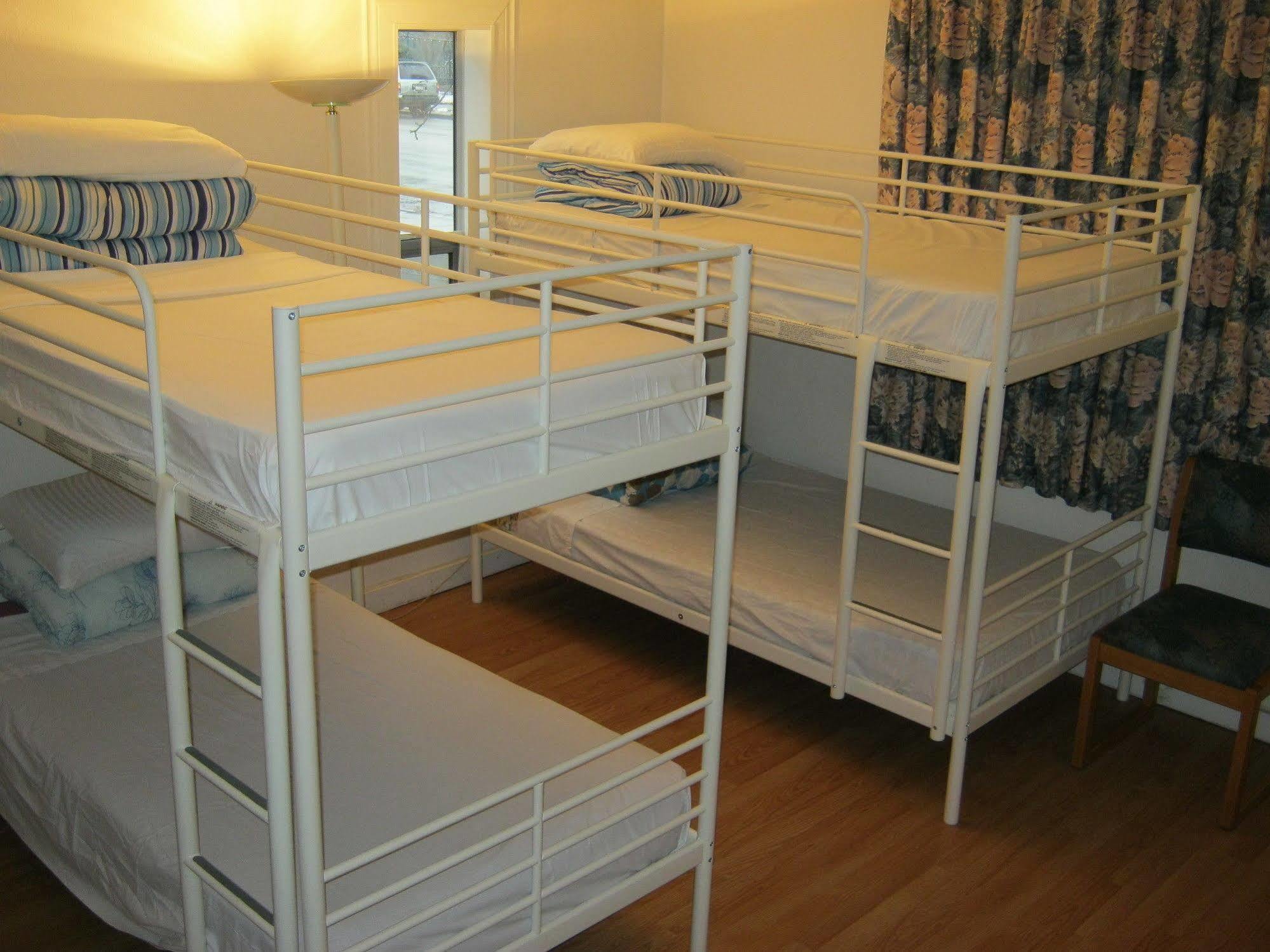 Kelowna Okanagan Lake Hostel Экстерьер фото