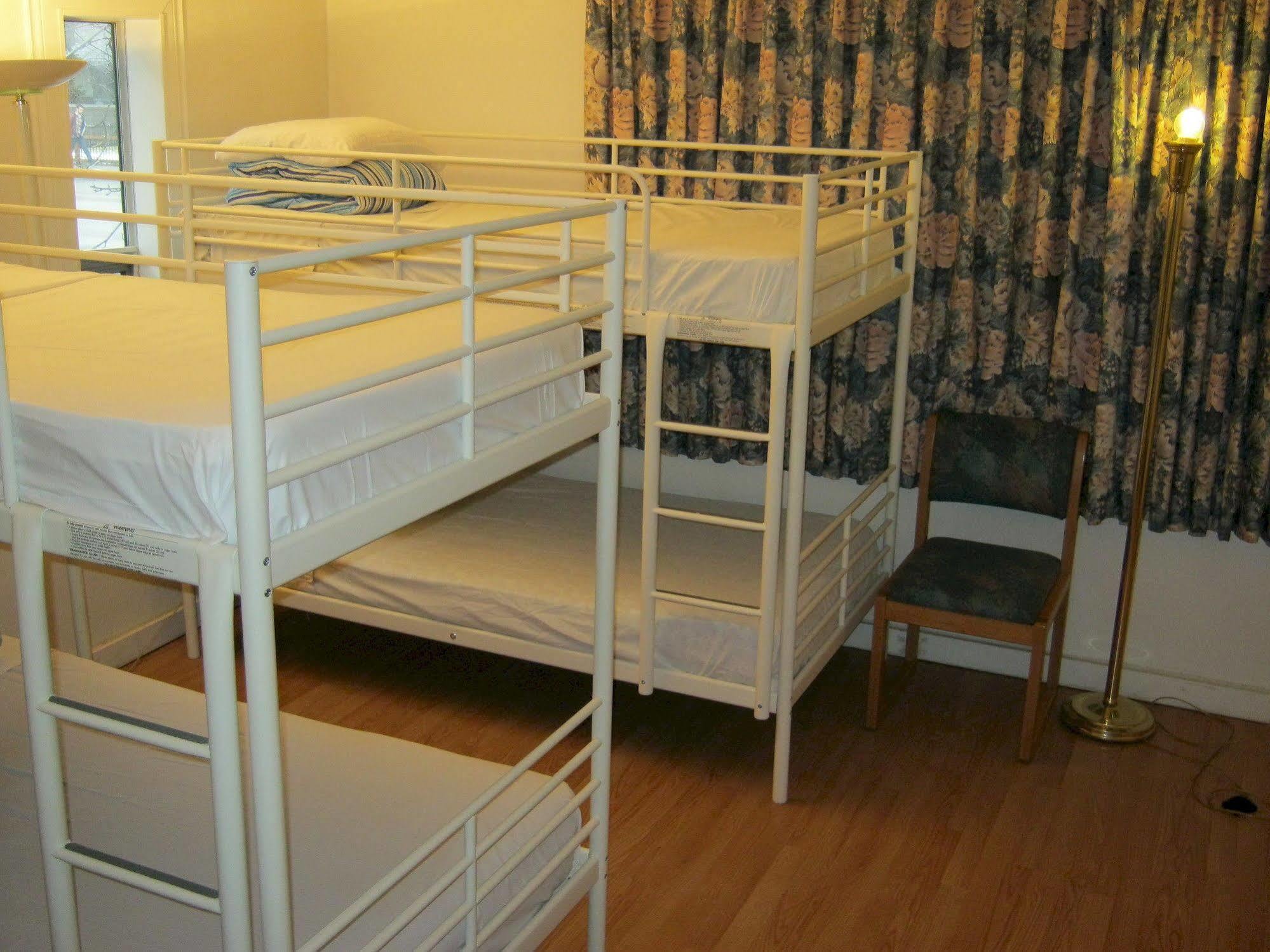 Kelowna Okanagan Lake Hostel Экстерьер фото