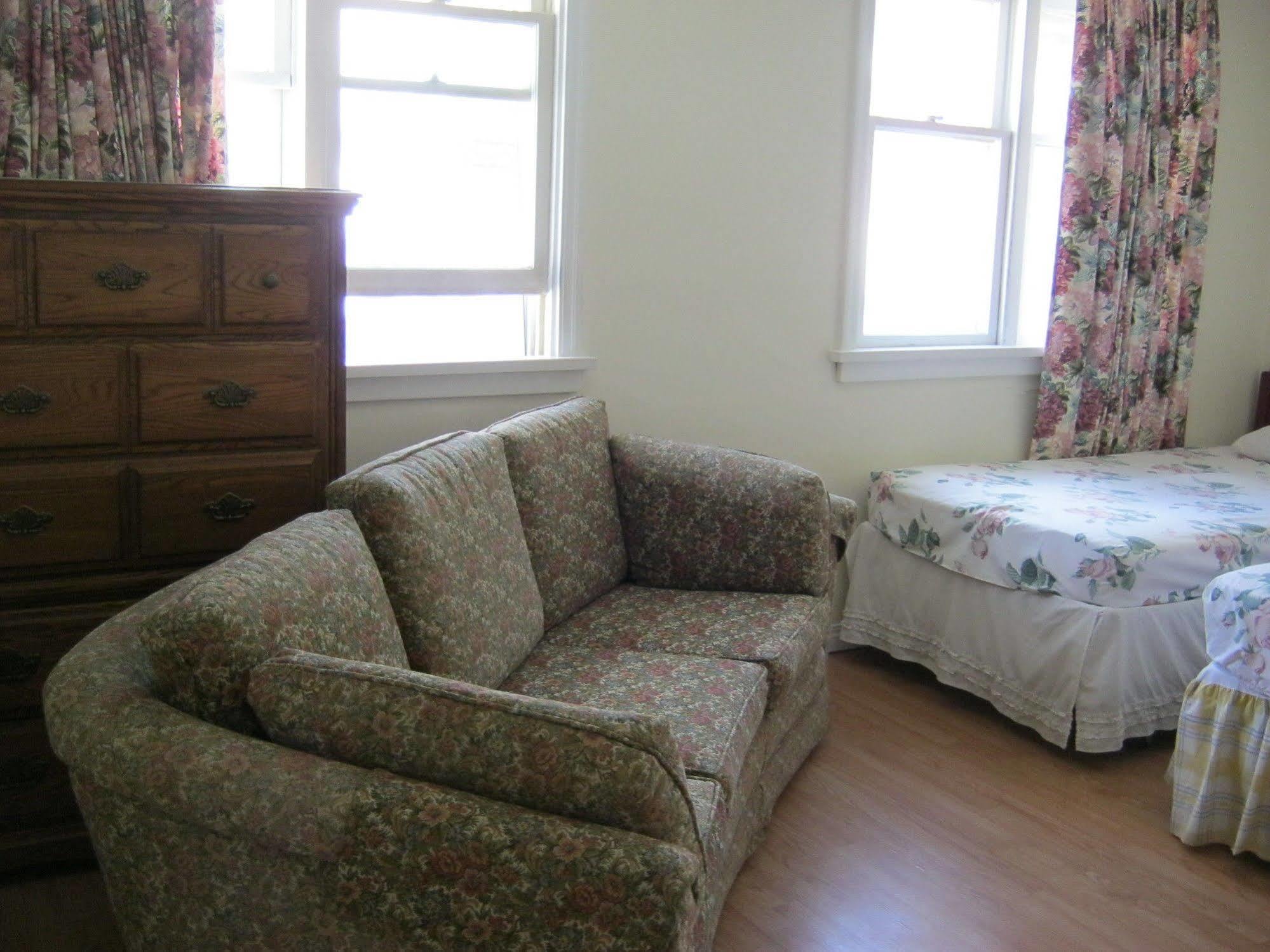 Kelowna Okanagan Lake Hostel Экстерьер фото