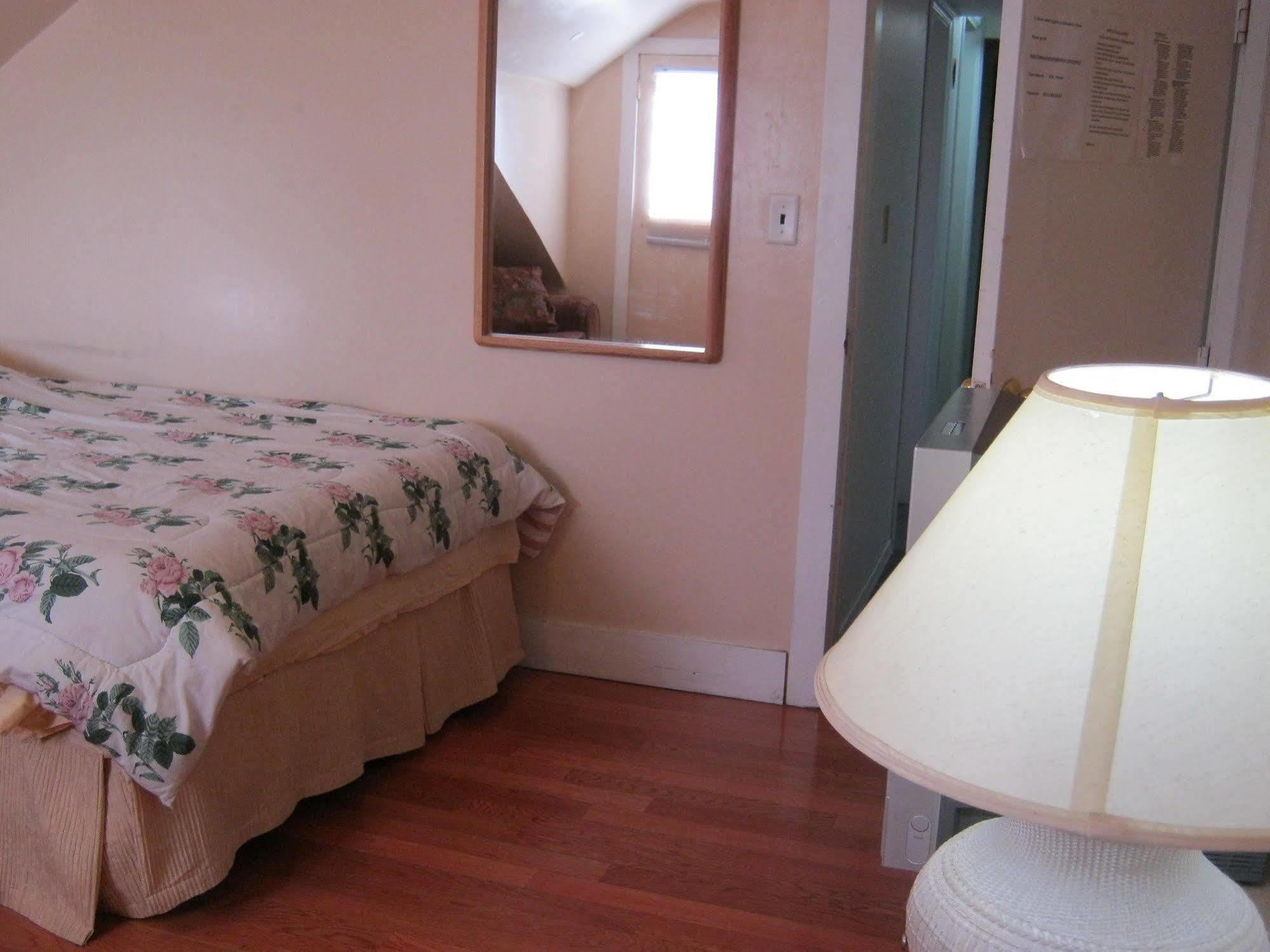 Kelowna Okanagan Lake Hostel Экстерьер фото