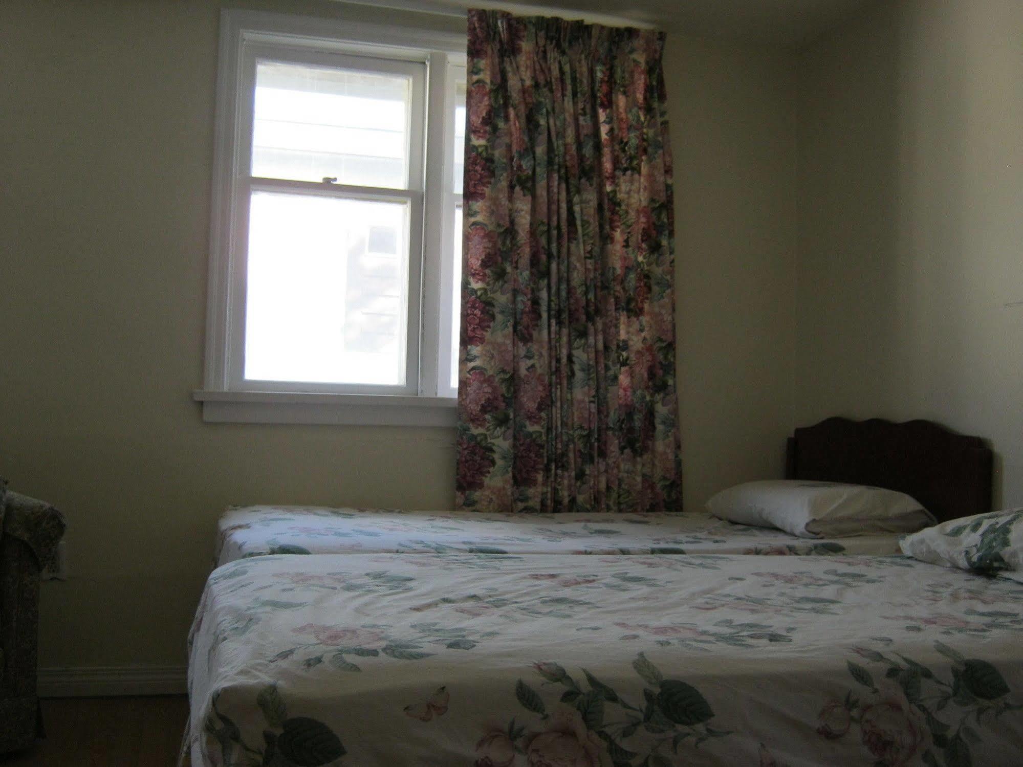 Kelowna Okanagan Lake Hostel Экстерьер фото
